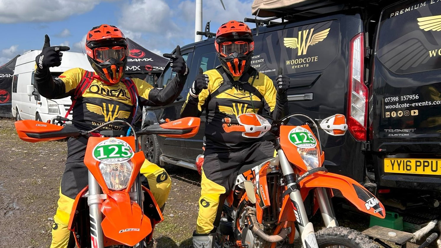 Gareth and Virgil before the start, looking clean!